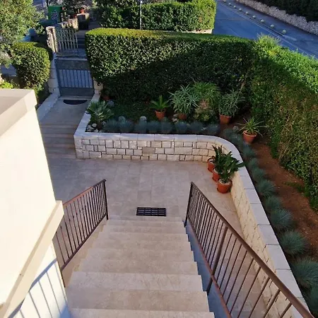 Palute Guest house 3*