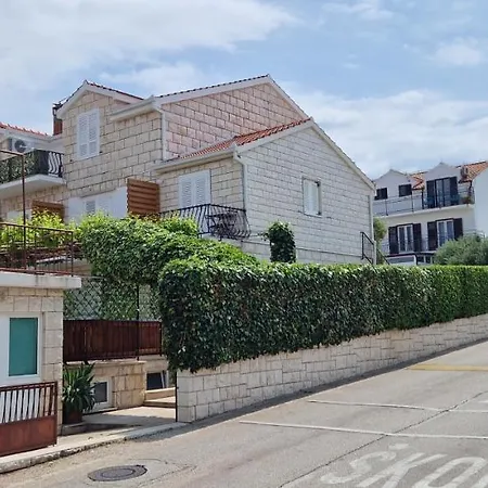 Palute Gostinjska kuća 3*