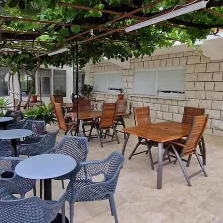 Palute Gostinjska kuća 3*