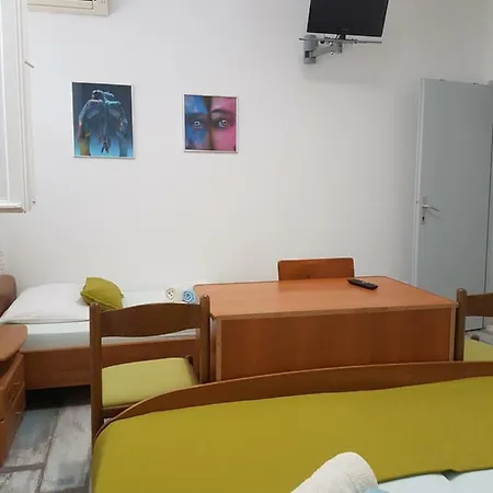 Palute Gostinjska kuća 3*